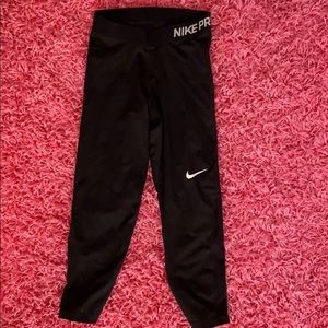 Black Nike Pro cropped leggings